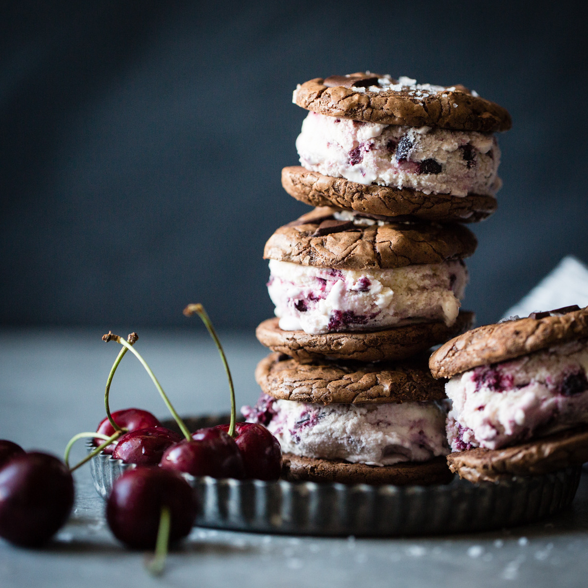 sweetoothgirl:    roasted cherry ice cream sandwiches with salted double chocolate