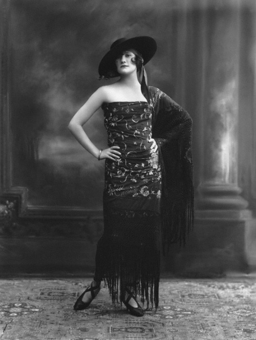 saisonciel: (The improbably named) Stella Maris by Bassano, 1919