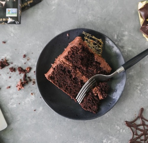 fullcravings:Midnight Chocolate Blackout Cake