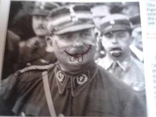 mind-b-l-o-w-i-n-g:  Someone drew this in a history text book and I was laughing like haLf the lesson :’)