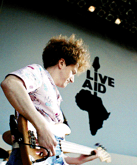bigfreddieenergy: Joseph Mazzello as John Deacon in Bohemian Rhapsody (2018) + hairstyle appreciatio