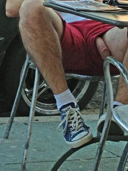 legman2013:  outdoors pic  hairy legs and