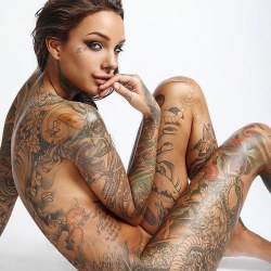 allgrownsup:  hot and sexy inked girls only