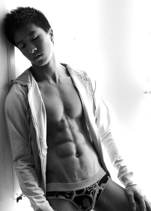 wasabiyoursushi:  Those defined abs.