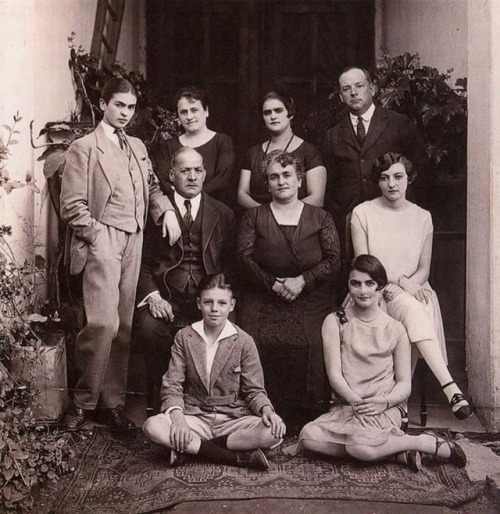 historium:A 17-year old Frida Kahlo poses for a family photo wearing a traditional gentleman’s 3-piece suit, 1924.