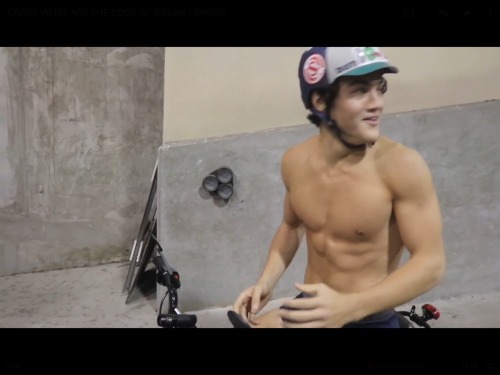 plikmm:Dolan twins video with Nate garner (Ethan Dolan). Abs and butt