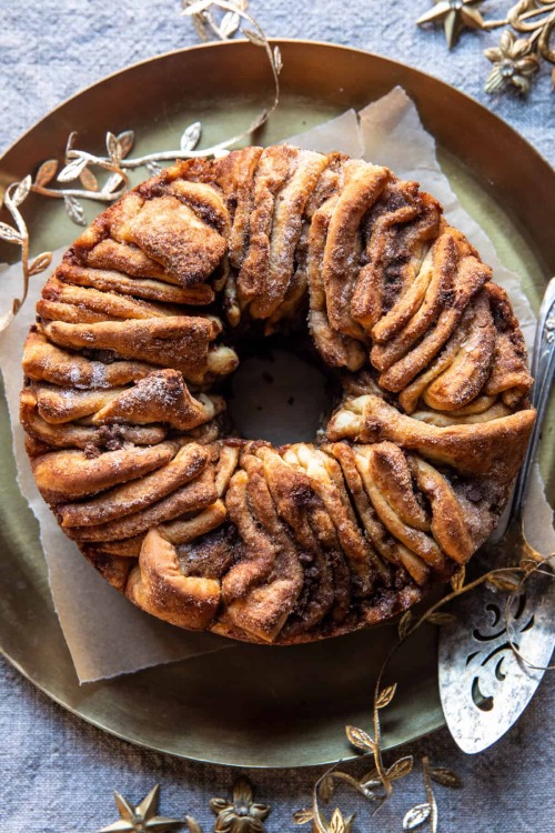 justforbooks:    This festive Chocolate Cinnamon Sugar Pull Apart Wreath is light, soft, extra sweet, cinnamony, and SO delicious. It even has a bit of melted chocolate. Serve this right out of the oven while the bread is still sticky and warm. This bread