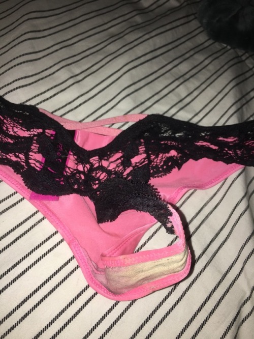 wetpantiesonly: Whoops. I cum to much daddy