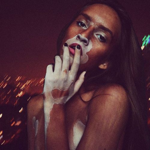 notshani:  hellyeahchantellewinnie:    I really wish people would stop doing this shit like This is not “art” you're literally doing black face   WHAT THE FUCK 