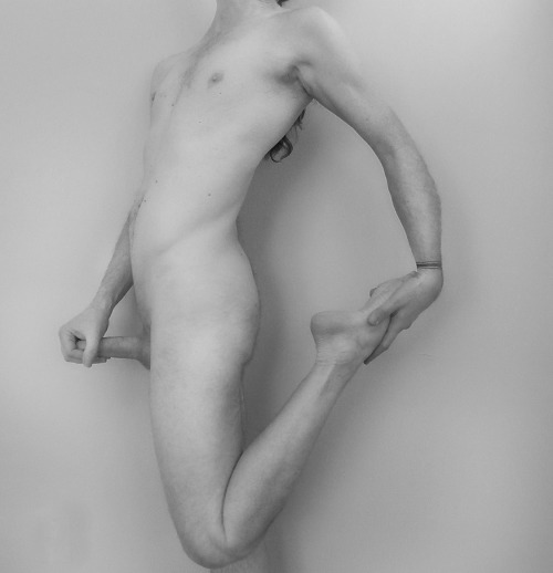 graeandresen:  nada ni nadie (self-portrait) - Copyright © Græ Andresen 