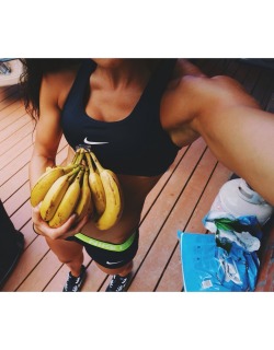 aubernutter:  The amount of banana selfies