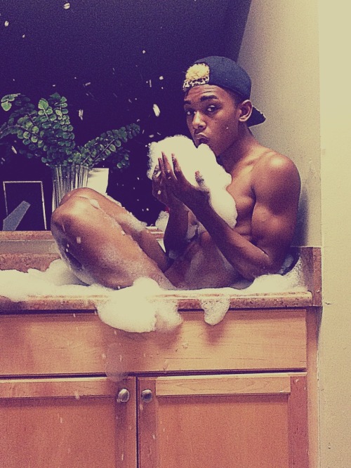 pradaboiswagg: No this gurl need to stop all this shit in her kitchen sink. Tumblr aint that deep boo. 