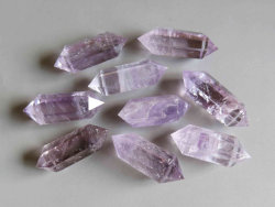 space-grunge:  amethyst points 