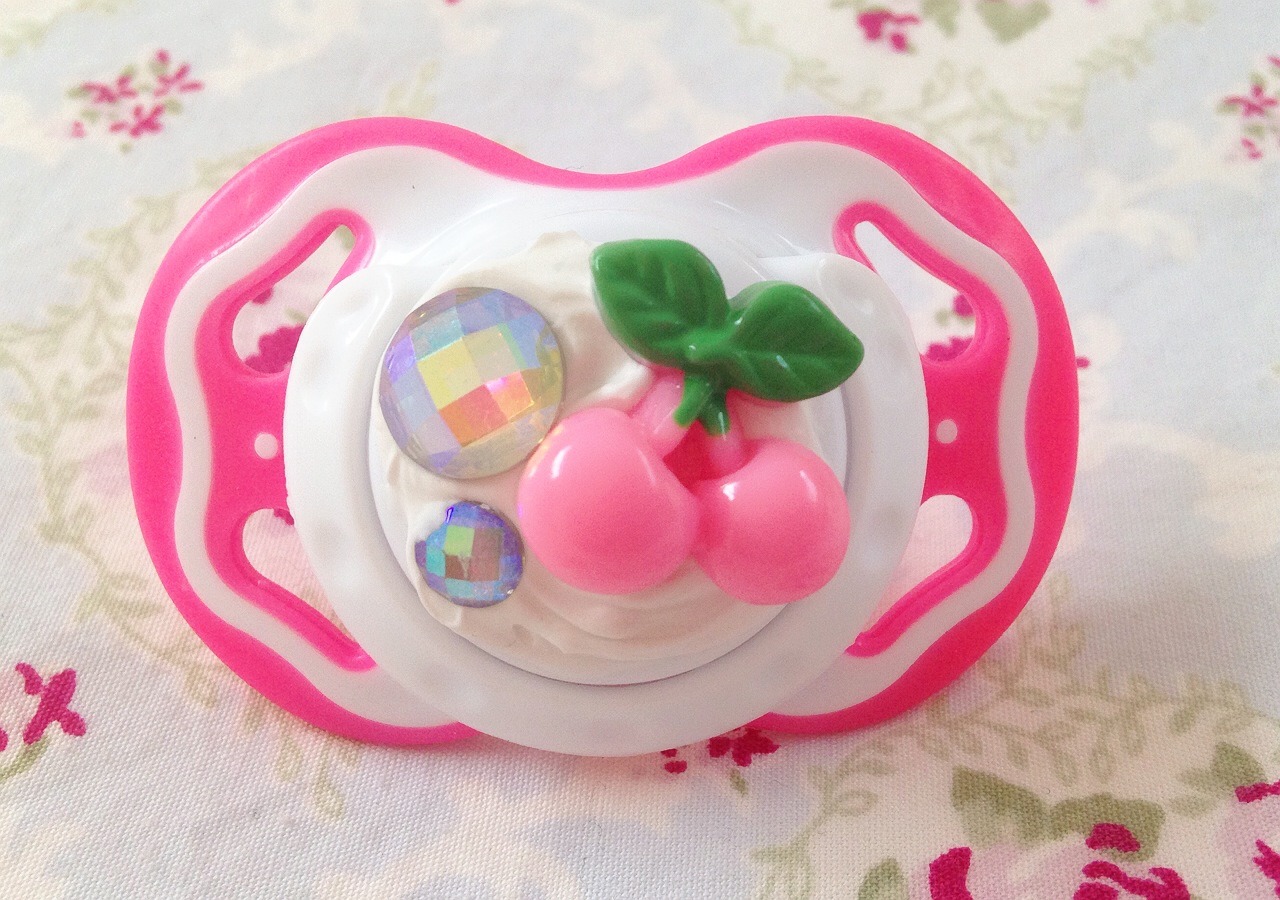 naughtyy-little-princesss:  pottycakes:  www.etsy.com/shop/LittlePottyCakes HI HI