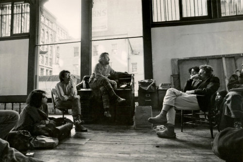 white-flag-projects:Donald Judd lecturing Julian Schnabel in 1974