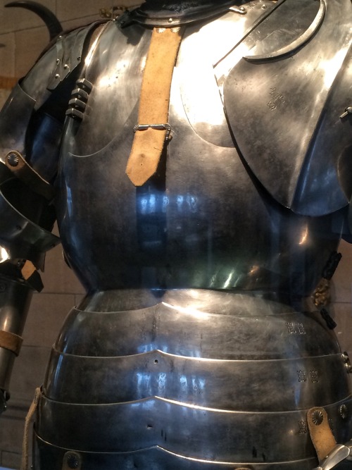 piptheworst:The Avant Armour, dating from the mid-1400s, at the Kelvingrove Museum in Glasgow. I wen