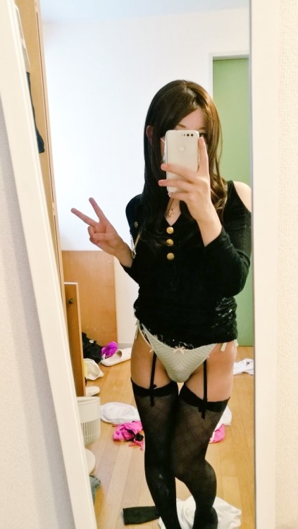 xmikucd:  I love the high-leg shorts♡♡