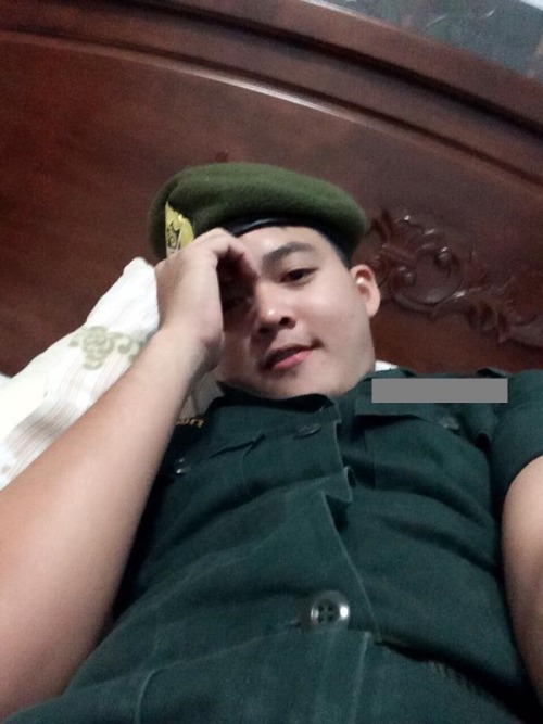 teeyakdon:  A cute  ‘Reserve Officer Training Corps Student’ … ^_^Do you like his pink cock head ?