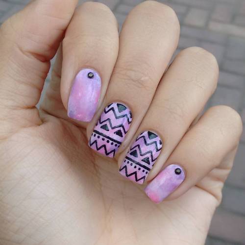 Buy Nail Art material here Sou suspeita pra falar dessa nail art AMO tribal! E mesmo sendo simples, 