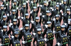 yuvil:  South Korean military divers take