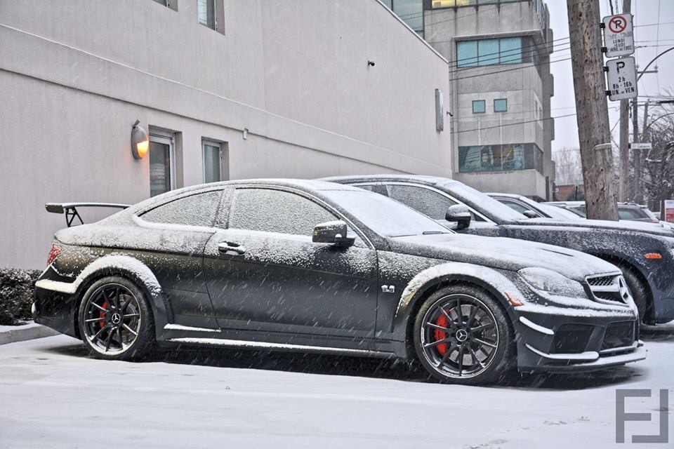 carsartandarchitecture:  Snow day in Montreal, not a good day to drive your fancy