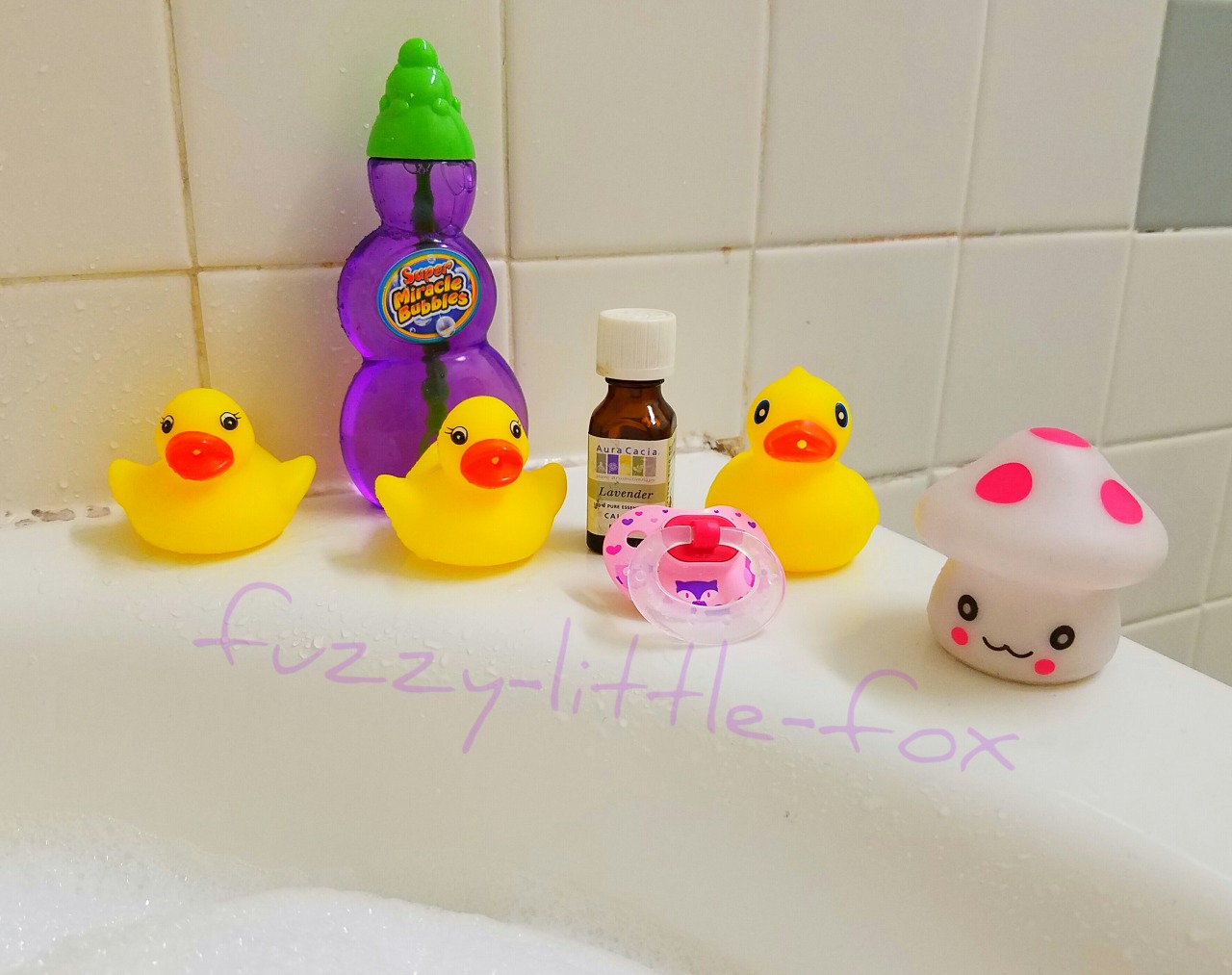 fuzzy-little-fox: Bath time!! 