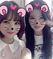 moomhyuna:  eunha & sana 