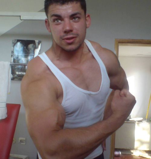 serbian-muscle-men:  Young Serbian bodybuilder Darko