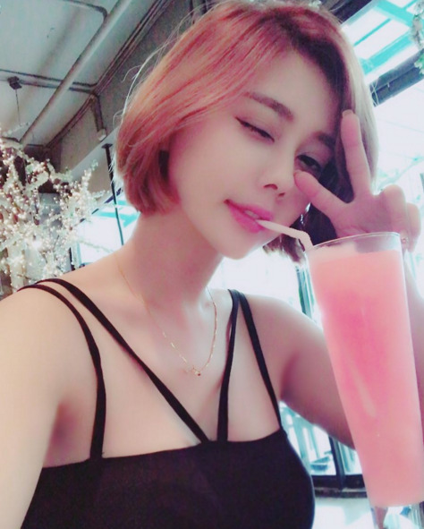 korean-dreams-girls: Kim Ha Yul - Selca