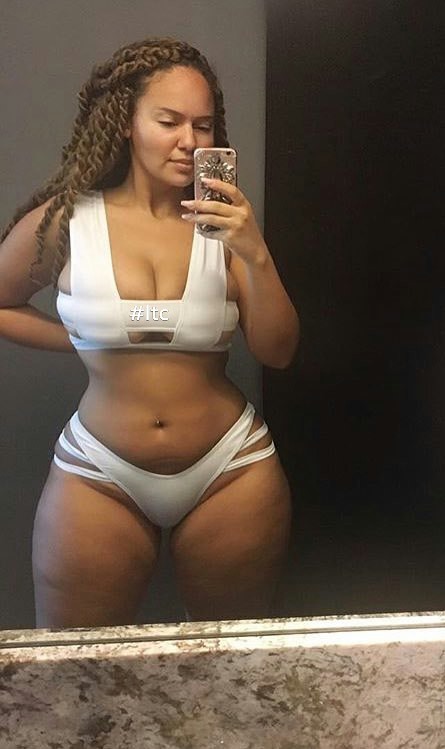 addicted2curvez:  #lovethemcurves #supersexy #pamelaalexandria #curvology