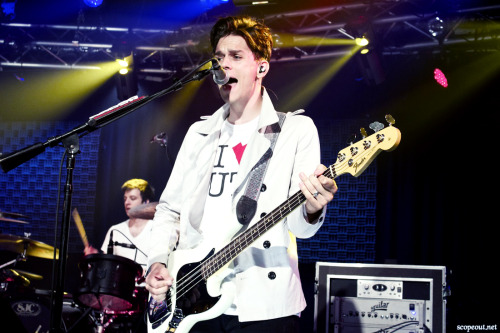 dallonsmiles:Dallon during sound check before the JBTV taping last week in Chicago. Source.