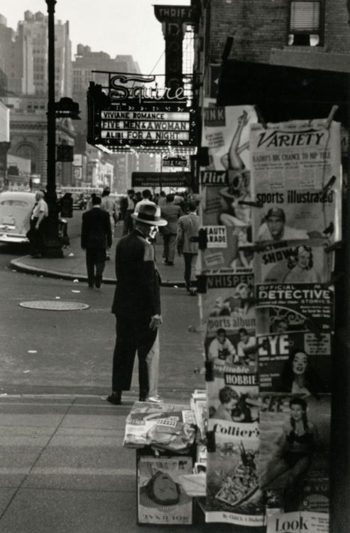 gentlemanlosergentlemanjunkie: Homer Page, New York, June 11, 1949; from The Photographs of Homer Page: The Guggenheim Year: New York, 1949-50. 