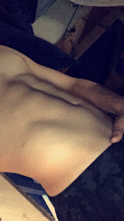 justmytypegirl:  skyflowty:  Grab me by the waist.  Ayee this is my bro go follow him
