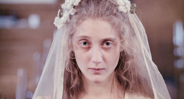 Carol Kane in  Wedding in White (William Fruet - 1972)