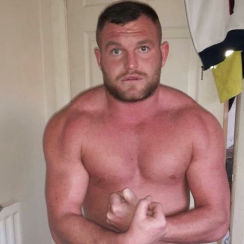 laytonb:  luke-winters:  southampton-chavs:  Craig 29 builder from Southampton very hot body here is a link to his video: http://www.xvideos.com/video22455079/builder_craig_talking_dirty_for_me_  Nice one  Amazin