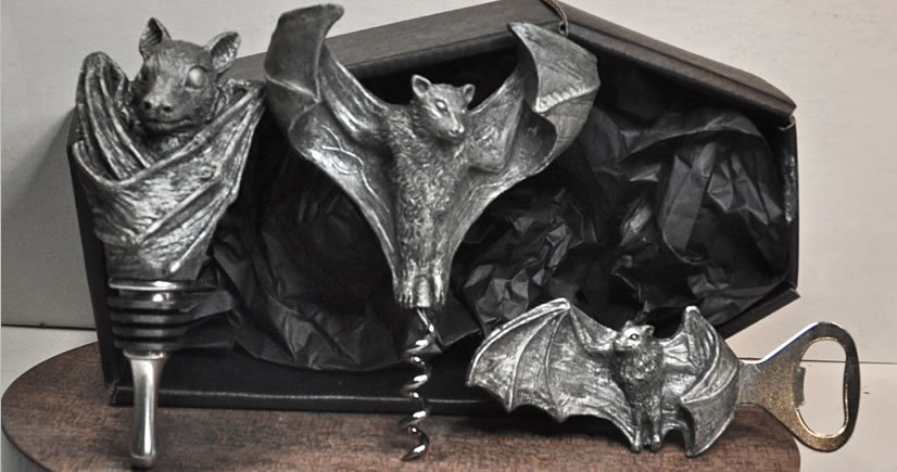 horrorpunk:  Awesome, Fruit Bat Wine Accessory Gift Set from Dellamorte &amp;