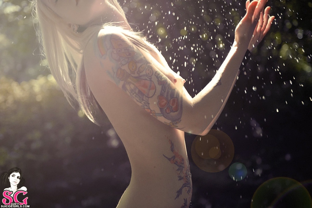 sglovexxx:  Maia Suicide
