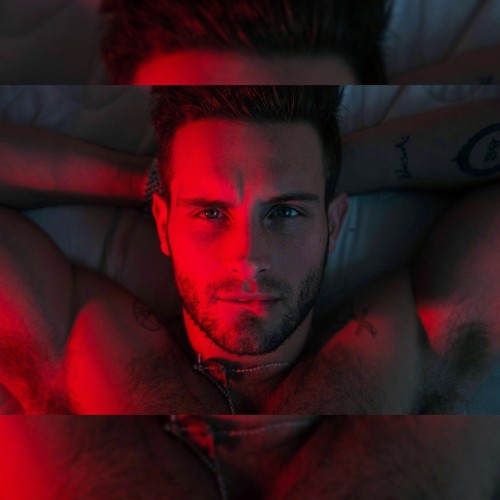 malefeed:  nicotortorella: byemonday.  goodtoseeyakid.  @oliviersimille cameraman. [x] #nicotortorella 