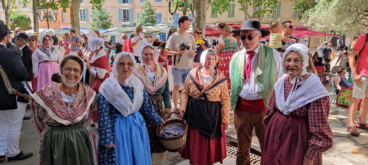 27/5/22   sortie au BEAUSSET  à l’occasion du jumelage #coustièro flourido#costume provençal#defilé#lebeausset#Folklore Provençal#maryseloigne
