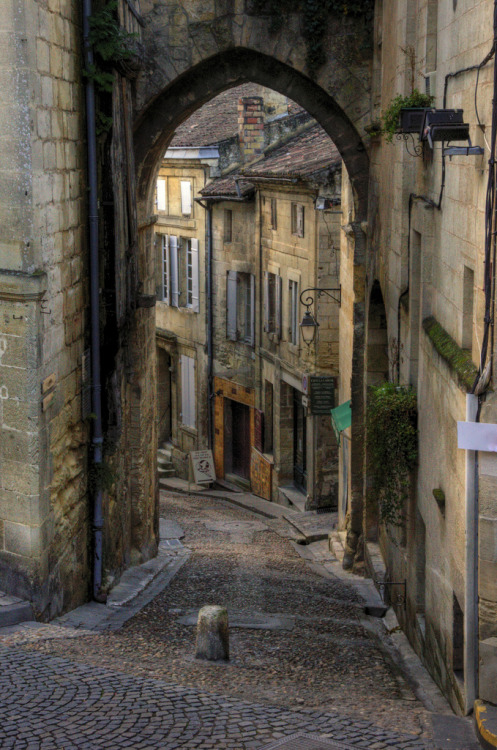 allthingseurope:Saint-Emilion, France (by mariusz kluzniak)