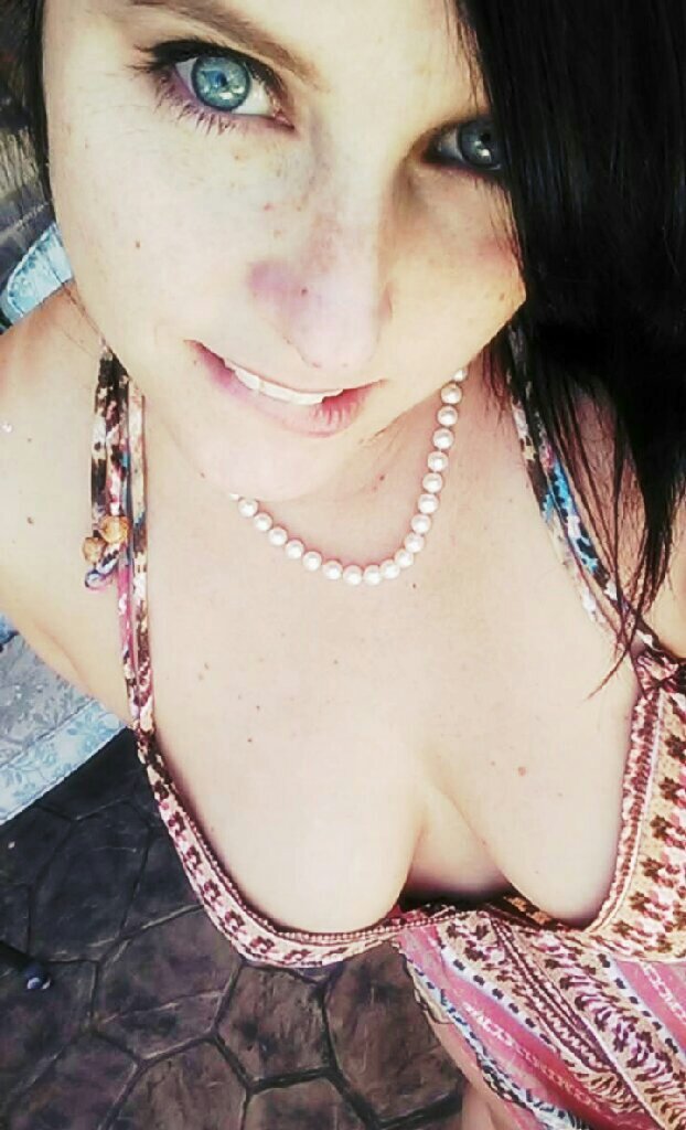 scarletsplace:  Spoil the Sexy Side of Scarlet and get a video with me using or wearing