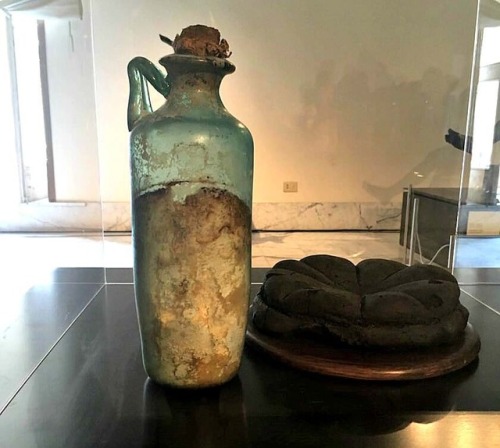 historyarchaeologyartefacts:Oldest Known Bottle of Olive Oil on Display in Naples Museum - The nearl