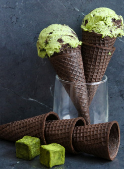 foodffs:  NO CHURN MATCHA COOKIES AND CREAM ICE CREAM Really nice recipes. Every hour. Show me what you cooked! 