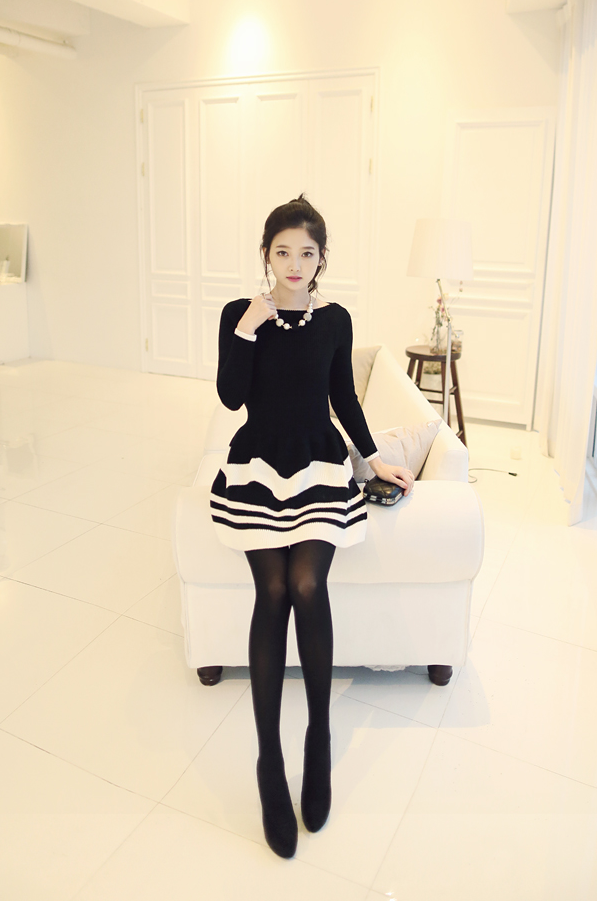 chaintox:korean-dreams-girls:  JooYi - November 26, 2014 2nd Set  I love slim fit