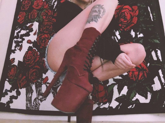 iridescentavocado:   Both of u are gonna break my fuckin ankles I just know it  🥀pls don’t delete caption🥀 