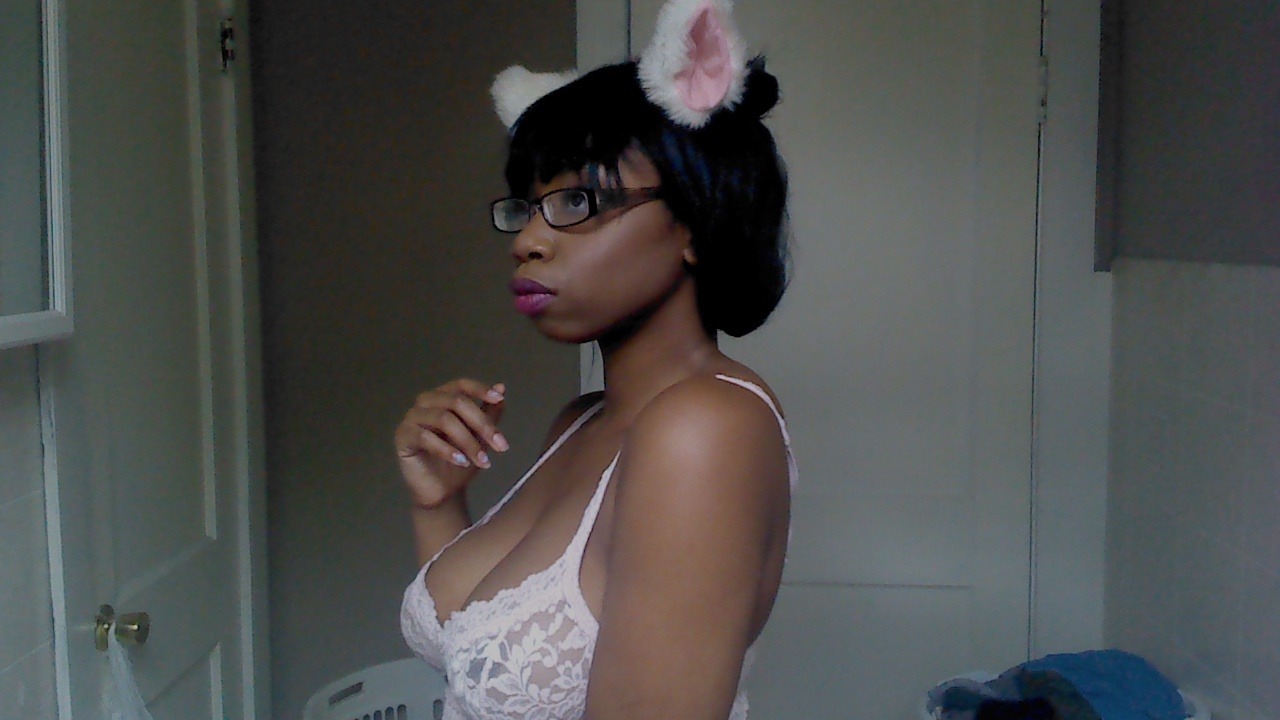 godplant:  I have no one to take cute photos of me so I’ll do it myself! 