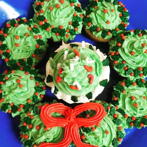 A Pinterest tutorial that wasn’t a fail. #butnowthekitchensamess #christmascupcakes #christmas