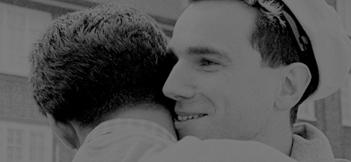 aviateurs:  johnny/omar   