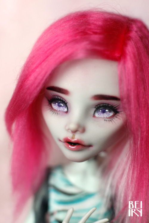 For sale  Monster High OOAK Ghoulia Yelps repaint custom doll HEAD!! 