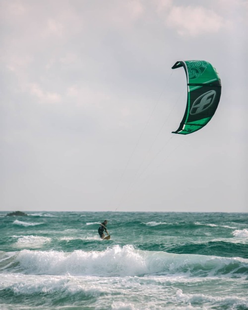 Sardinia - Kitesurfing #sardegna #sardinia #sea #kite #kitesurf #kitesurfing #mare #kiting #canon5dm